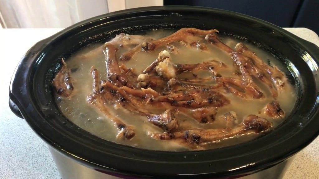 can dogs have chicken broth